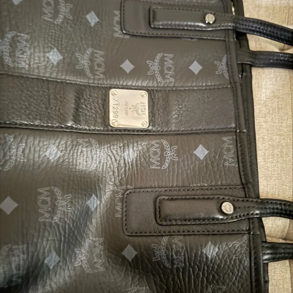 MCM Black Leather Tote Bag (Medium size) - Picture 4 of 8